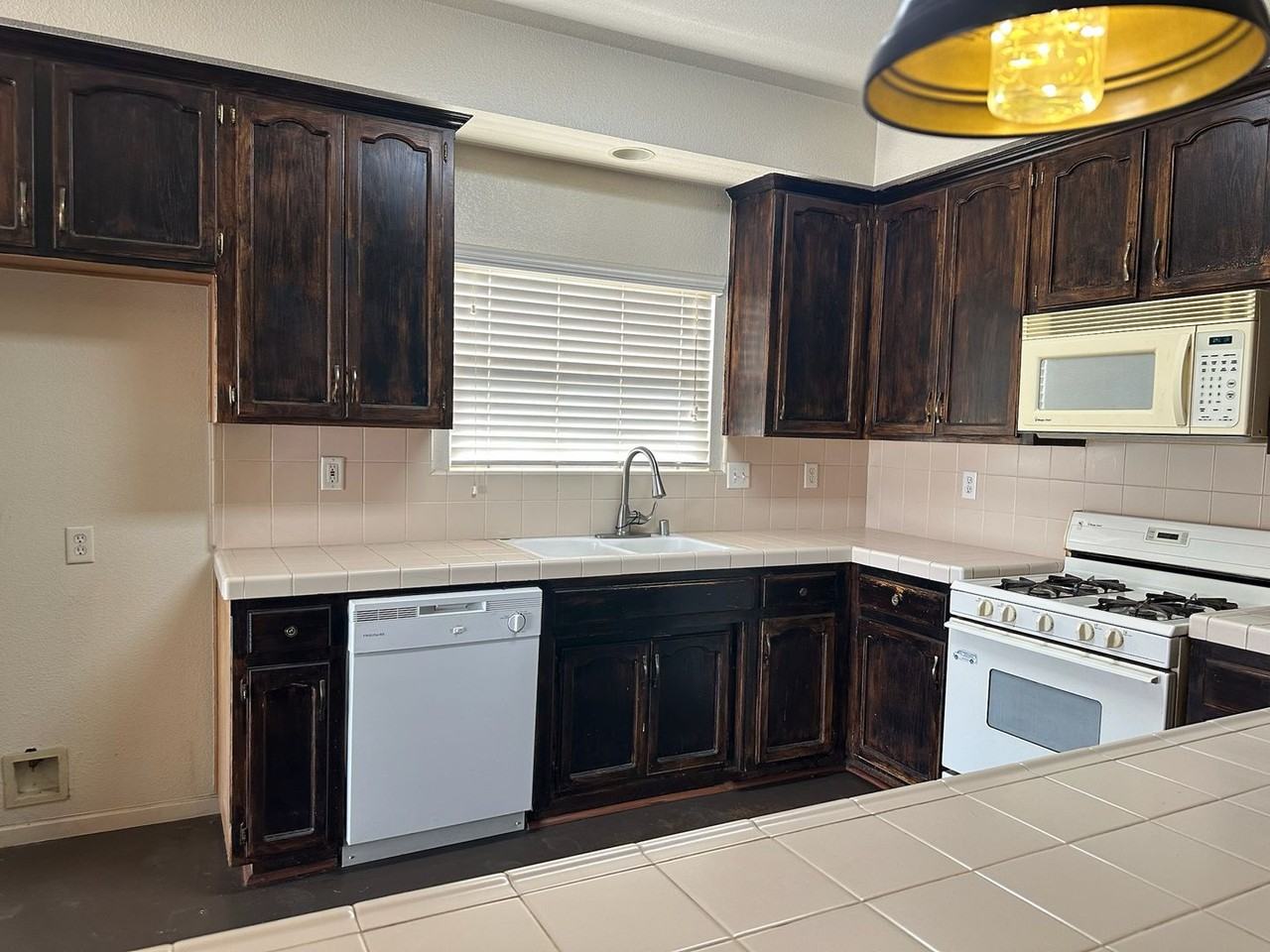 1339 Vine St - Photo 6 of 18