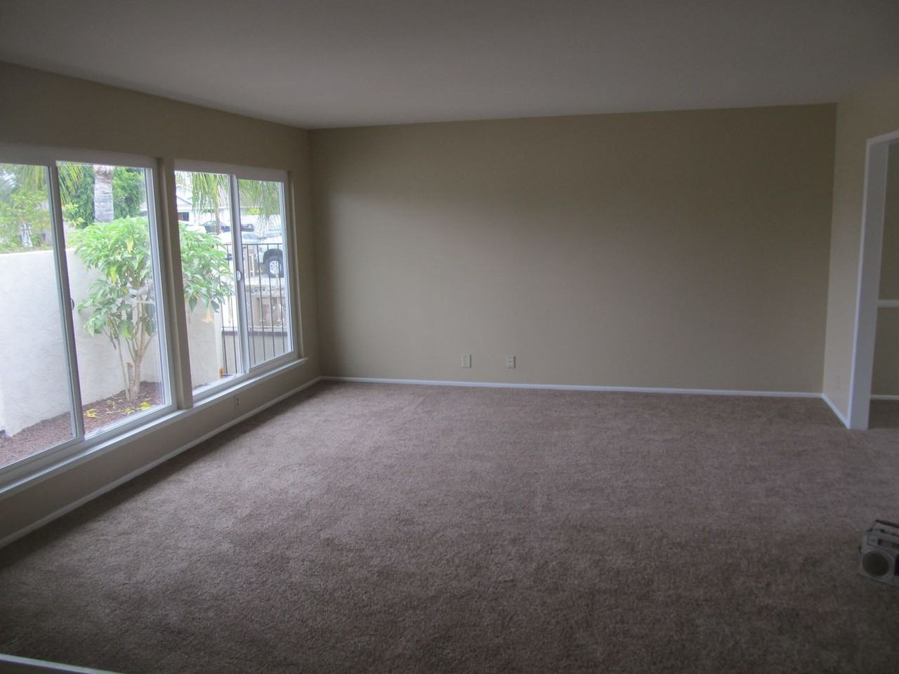 522 E Collins Ave - Photo 2 of 9