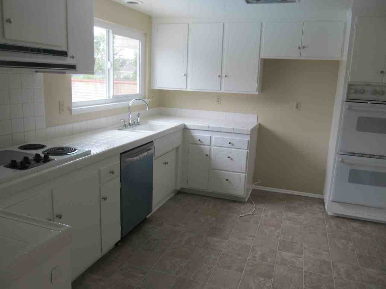 522 E Collins Ave - Photo 4 of 9