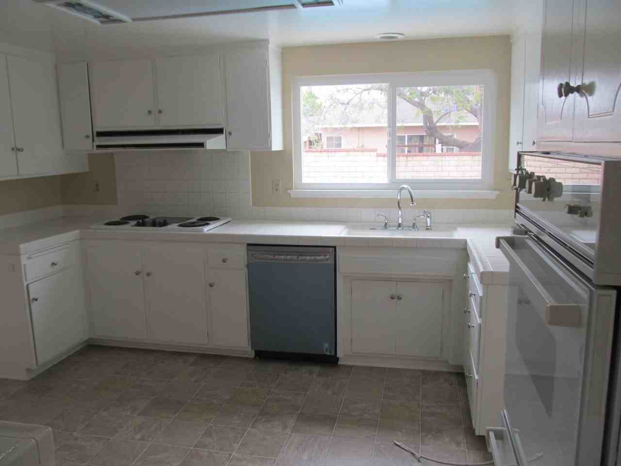 522 E Collins Ave - Photo 5 of 9