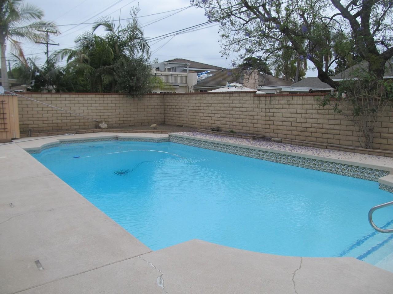 522 E Collins Ave - Photo 7 of 9