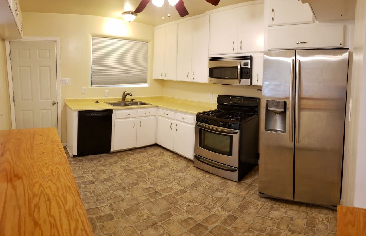 2705 Vermont St Ne - Photo 4 of 22