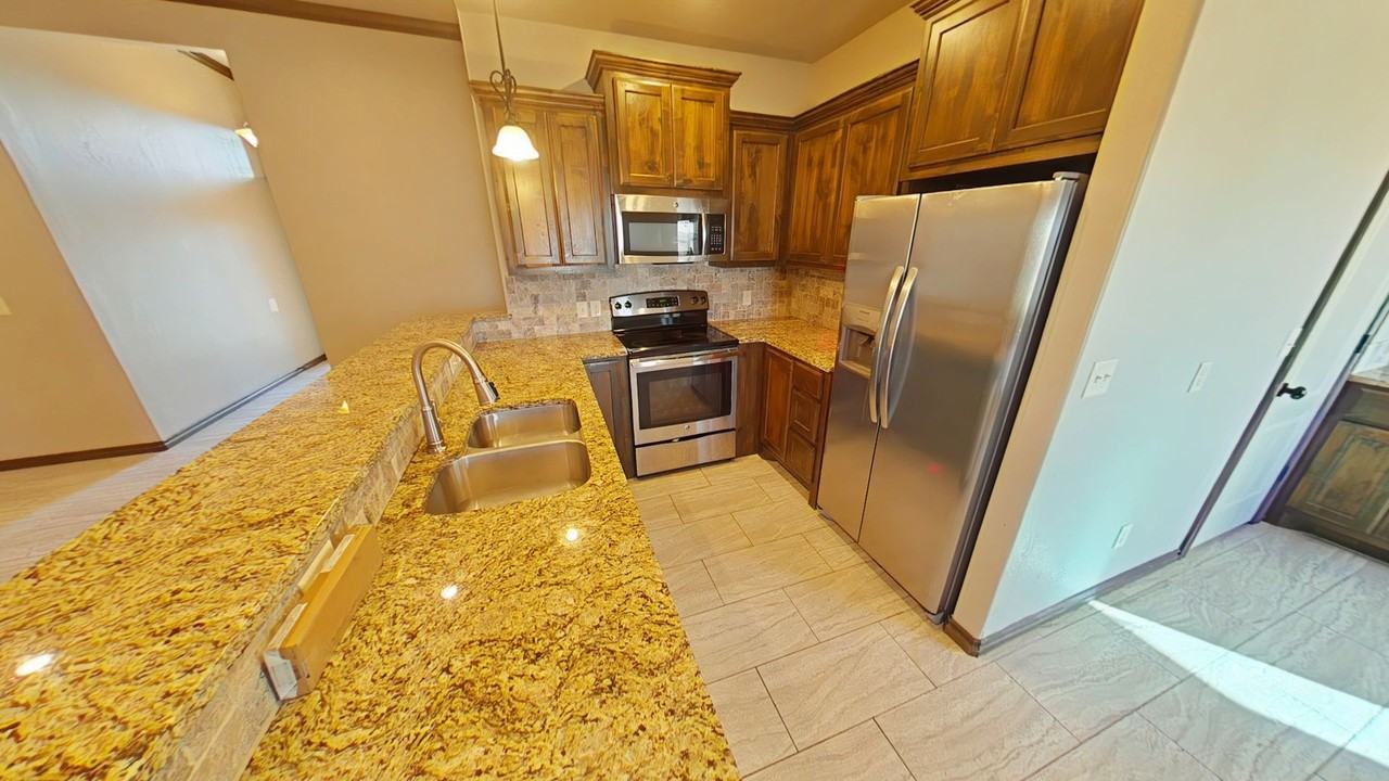 222 Nw Granite Ave - Photo 4 of 14