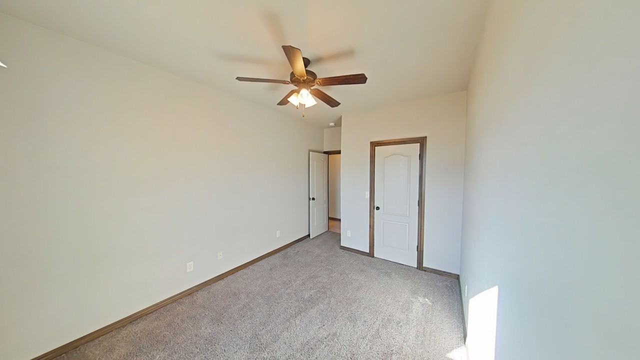 222 Nw Granite Ave - Photo 5 of 14
