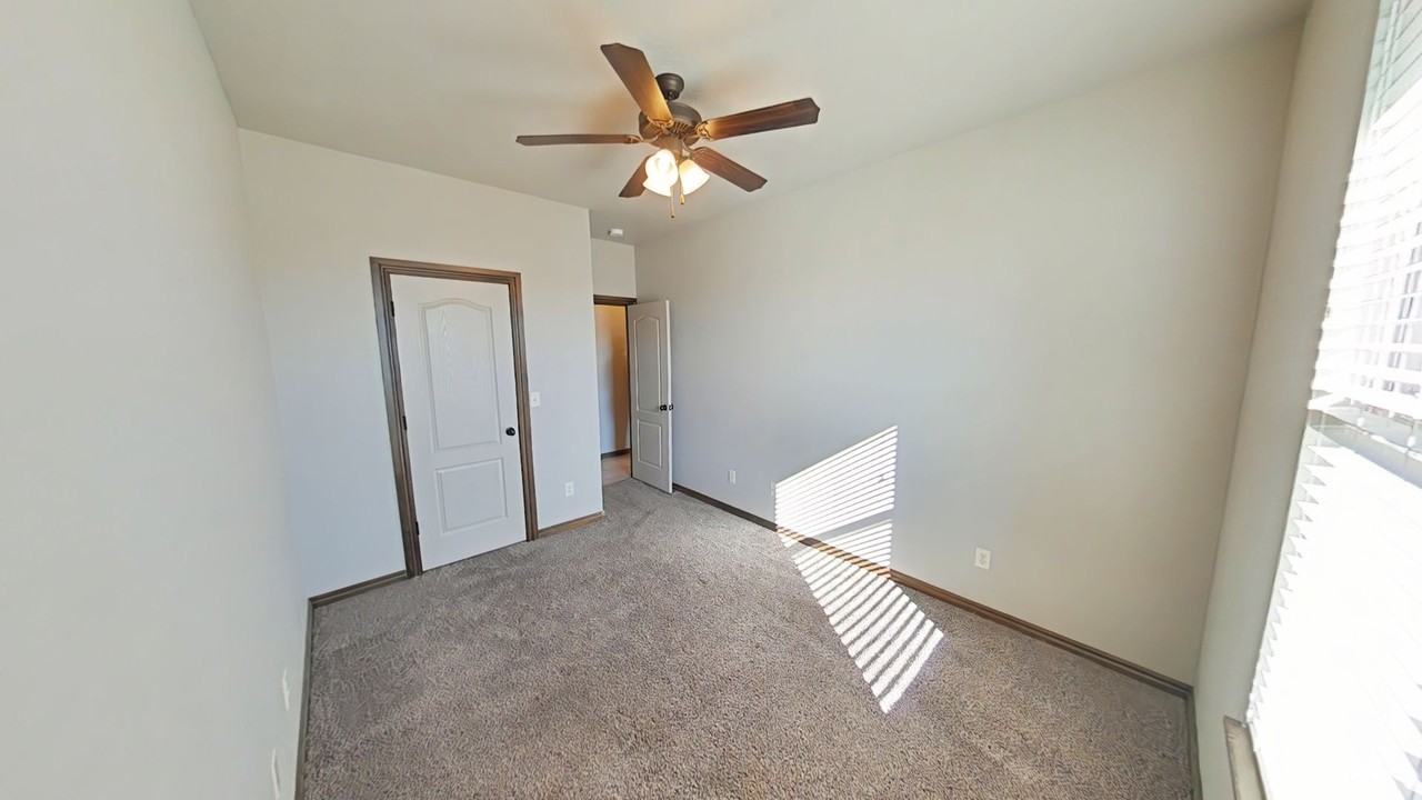 222 Nw Granite Ave - Photo 6 of 14