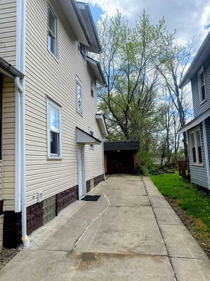 596 Stanton Ave - Photo 2 of 18