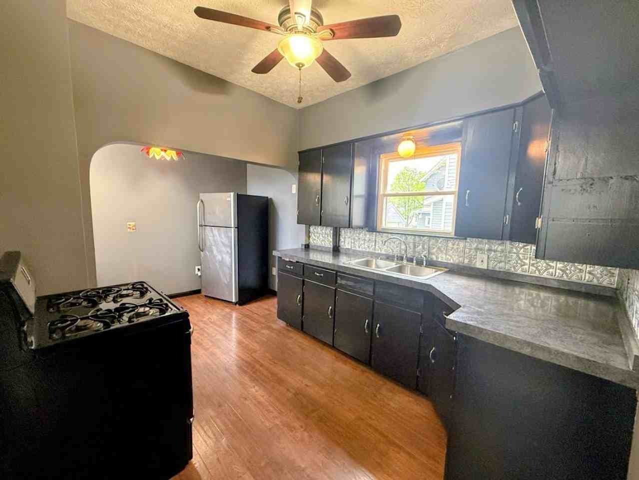 596 Stanton Ave - Photo 7 of 18