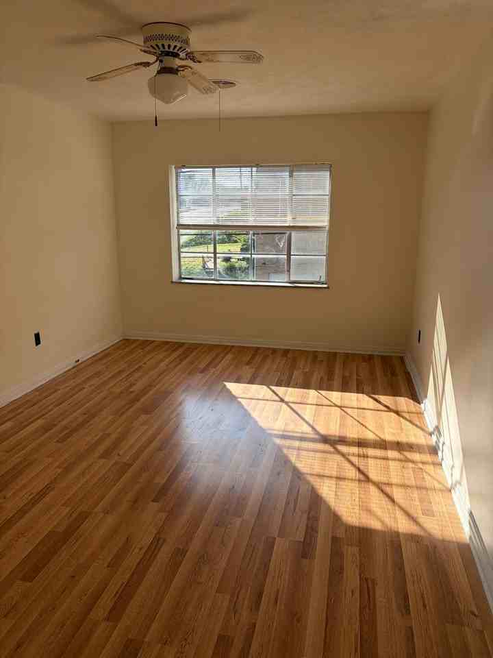 660 Beech Ave - Photo 6 of 9