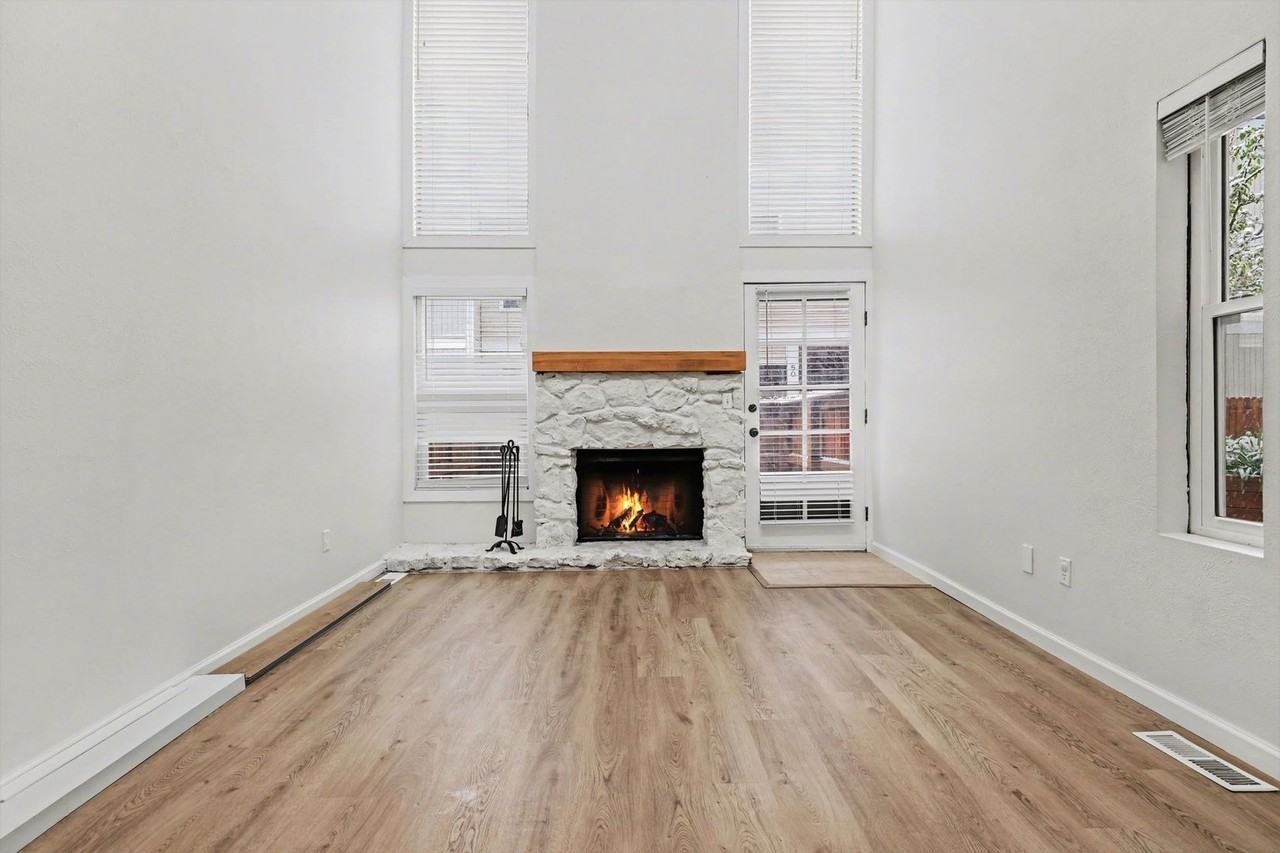 1050 S Monaco Pkwy - Photo 3 of 24