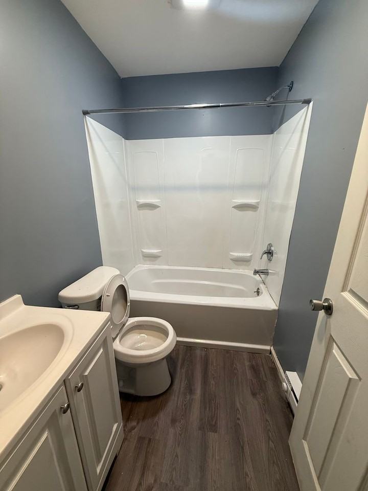 17568-70 17568-70 Lakeshore - 14 #14 - Photo 2 of 5