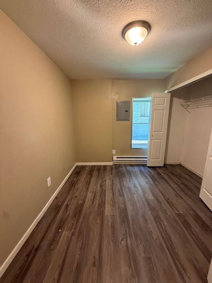 17568-70 17568-70 Lakeshore - 14 #14 - Photo 3 of 5