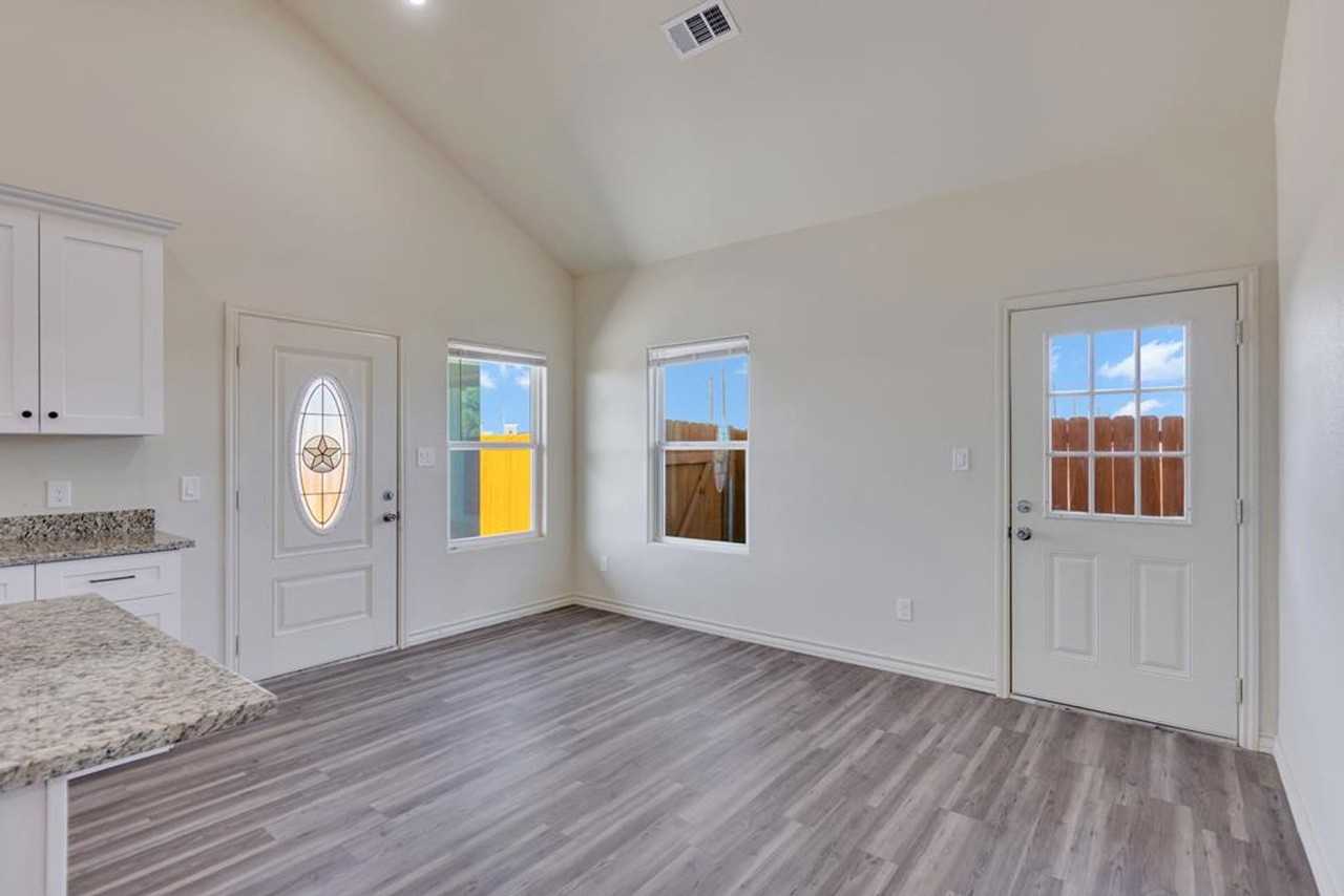 1014 N Eva Ave - Photo 5 of 6