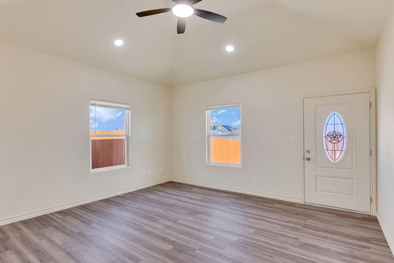 1018 N Eva Ave - Photo 3 of 6