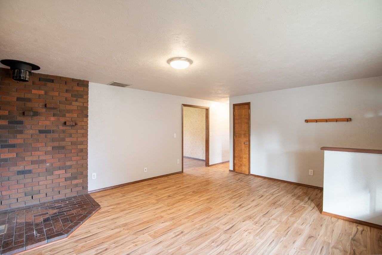 1154 Dawn Dr - Photo 5 of 31