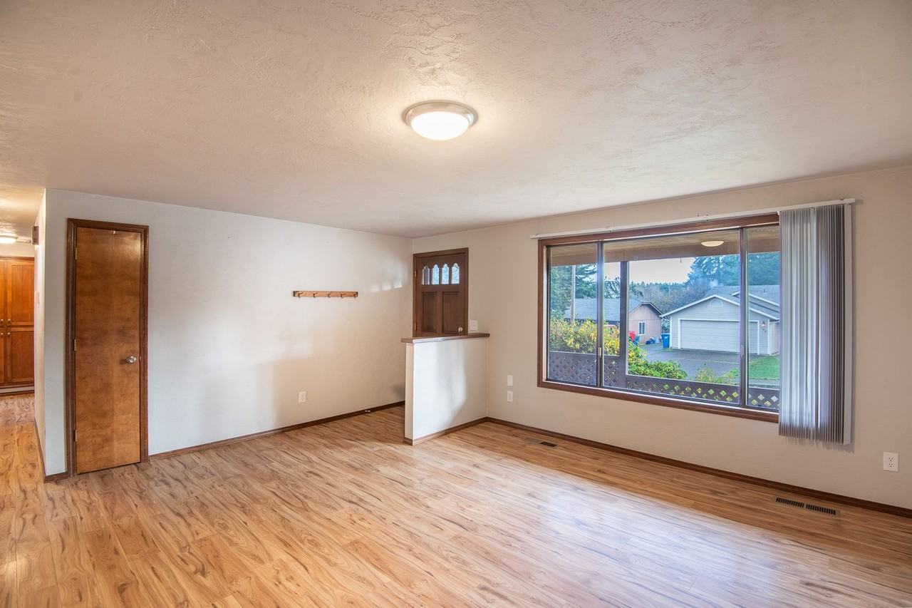 1154 Dawn Dr - Photo 6 of 31