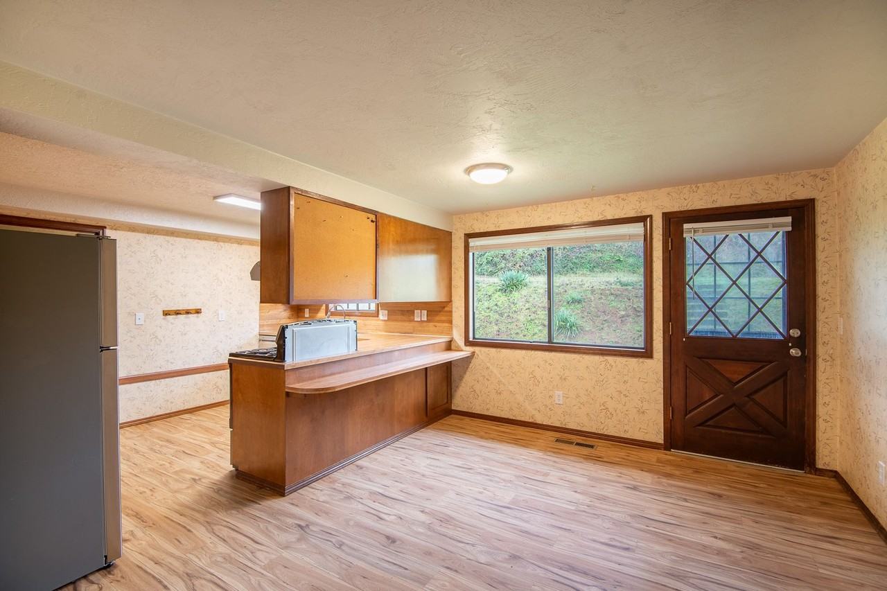 1154 Dawn Dr - Photo 7 of 31