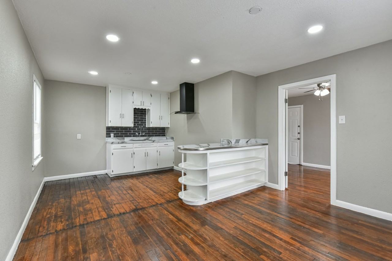 616 N 22nd St - Photo 3 of 10