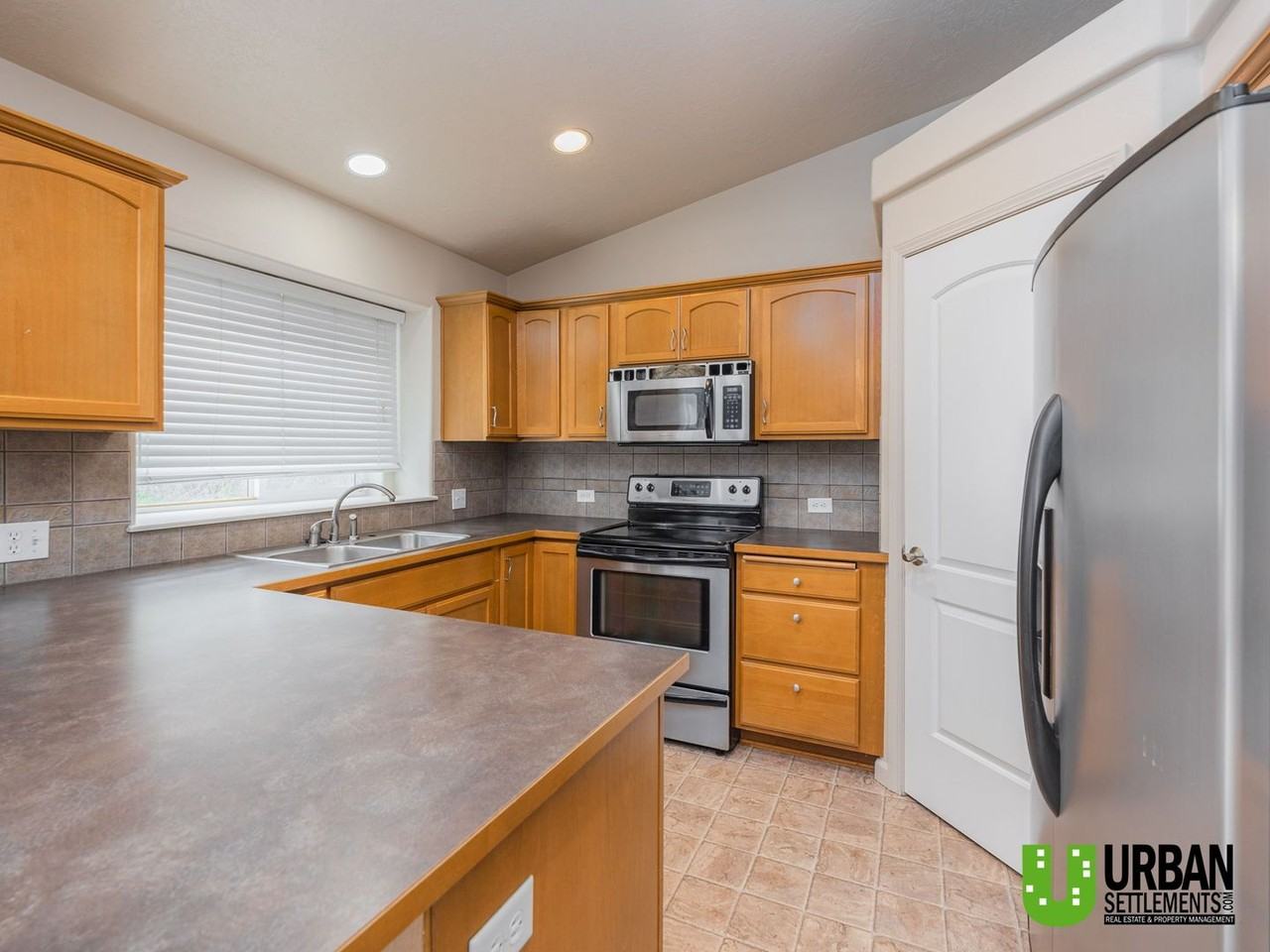 1910 S Canyon Woods Ln - Photo 4 of 28