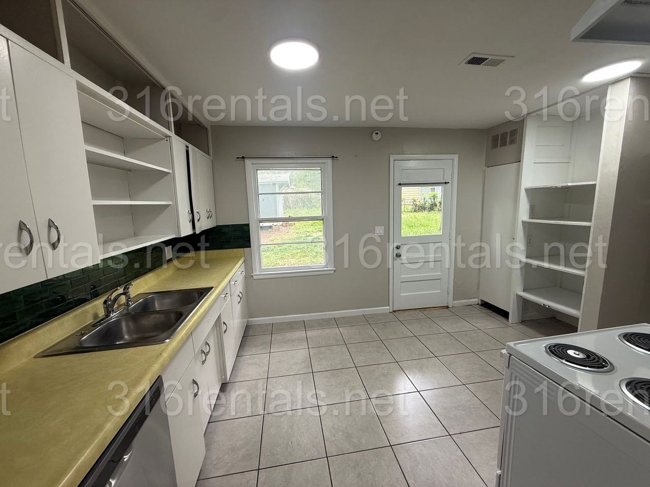 4248 S Englewood St - Photo 4 of 14