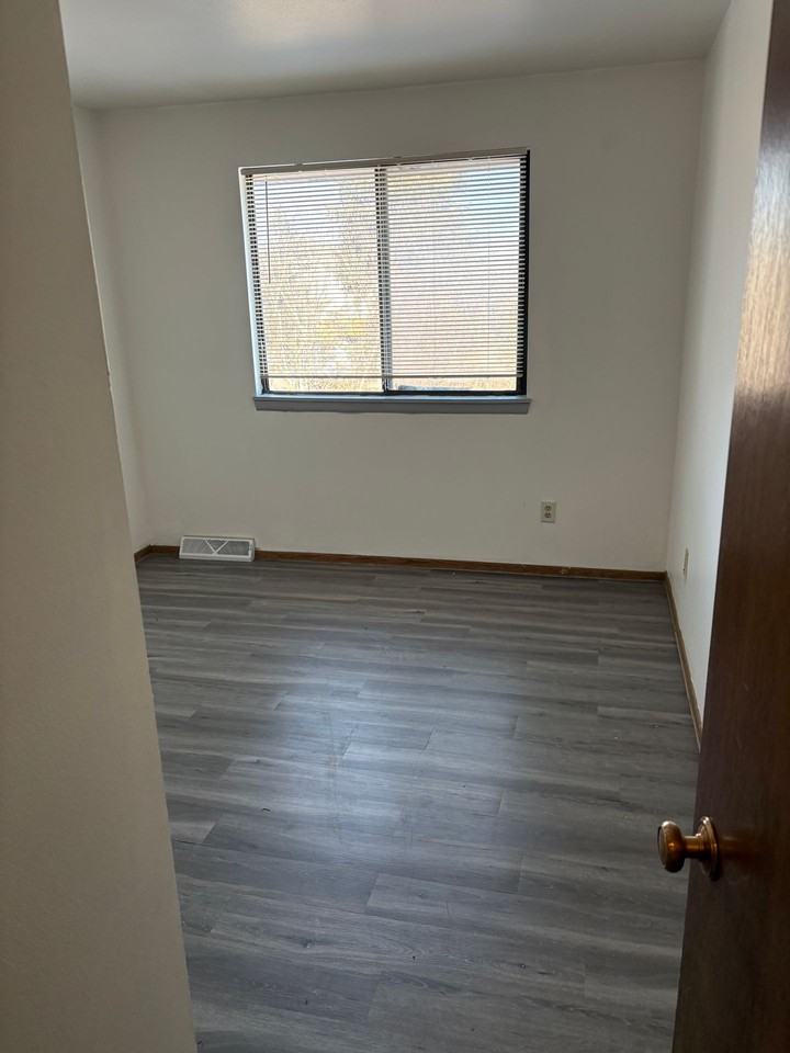 6810 W Kathleen Ct - Photo 4 of 6