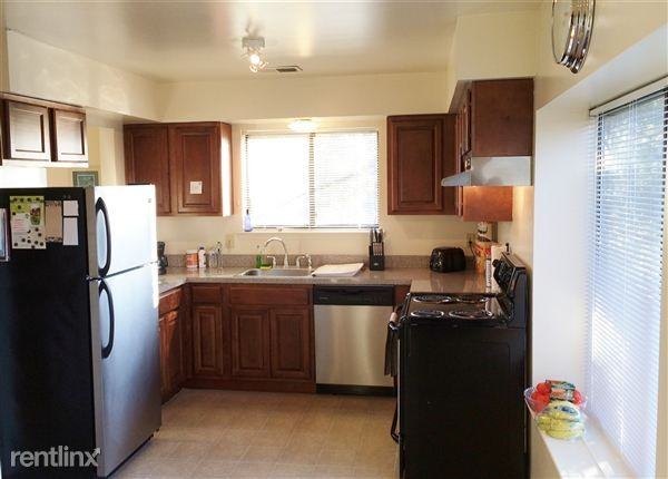 336 Somerset St - Photo 3 of 9