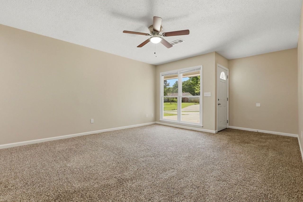 1402 Catherine Dr #A - Photo 4 of 30