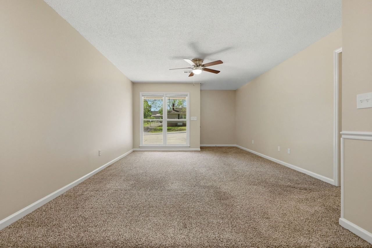 1402 Catherine Dr #A - Photo 5 of 30