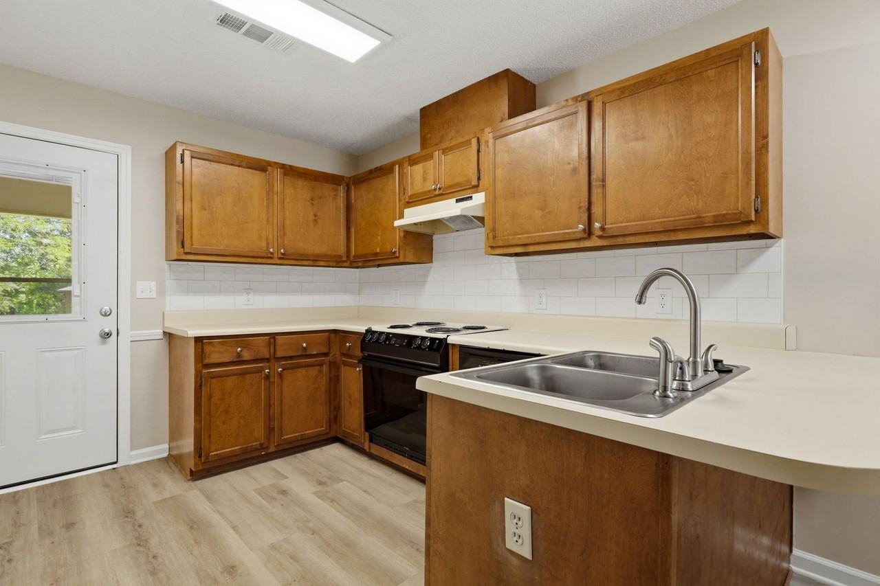 1402 Catherine Dr #A - Photo 7 of 30