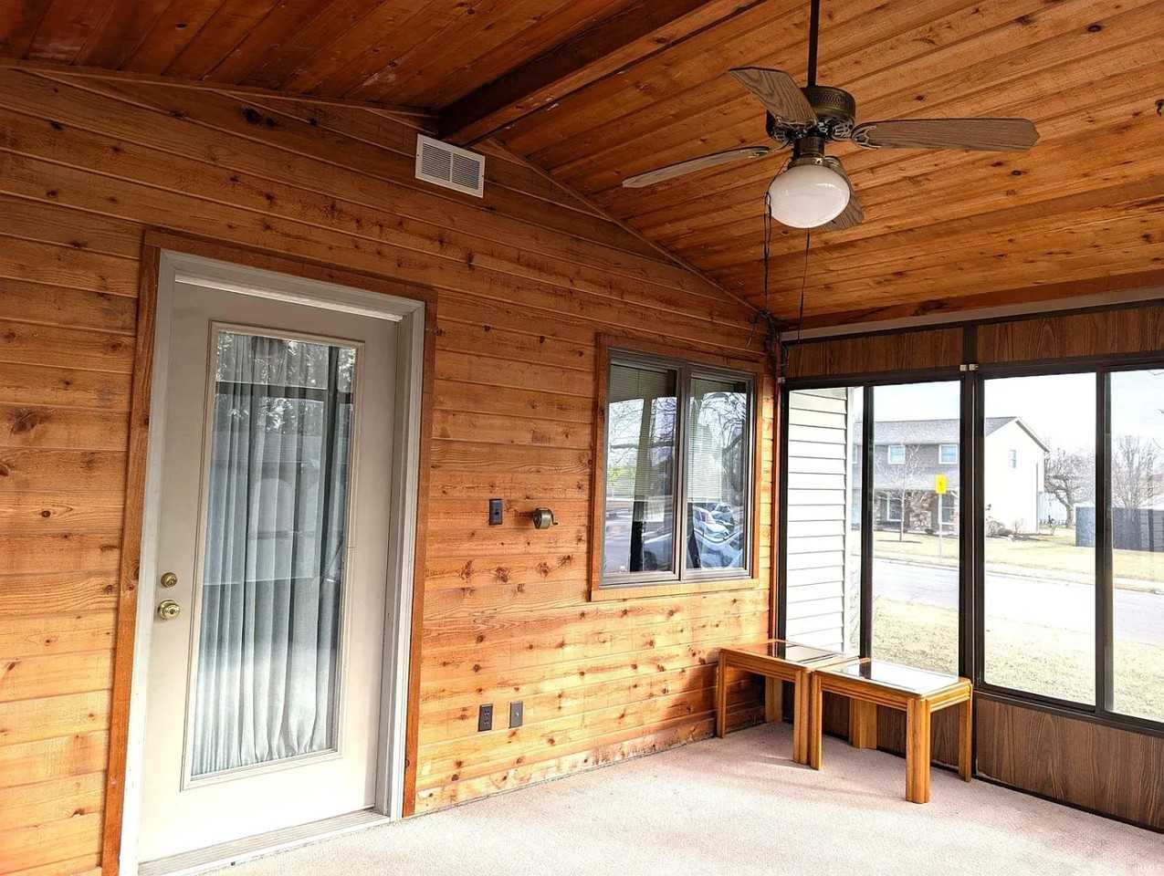 109 Greenbriar Dr - Photo 3 of 7