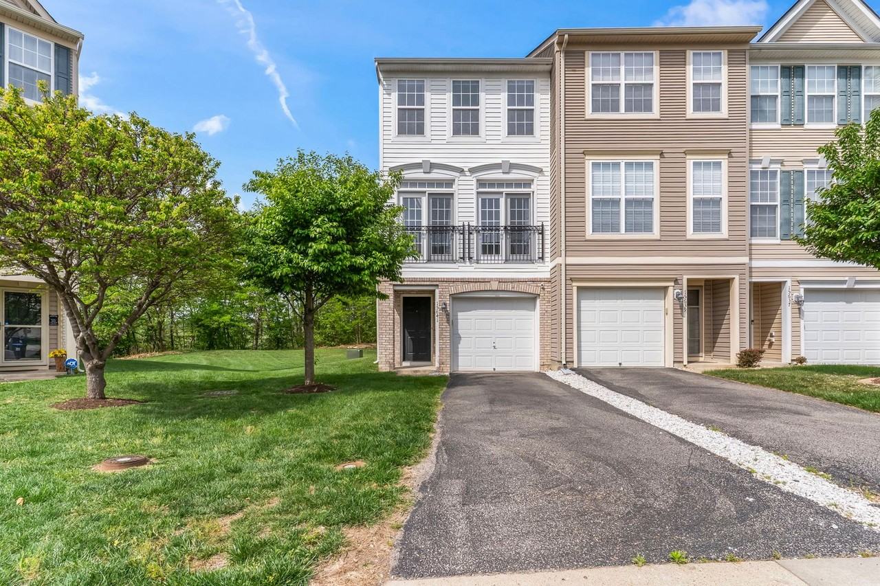 15641 John Diskin Cir - Photo 2 of 29