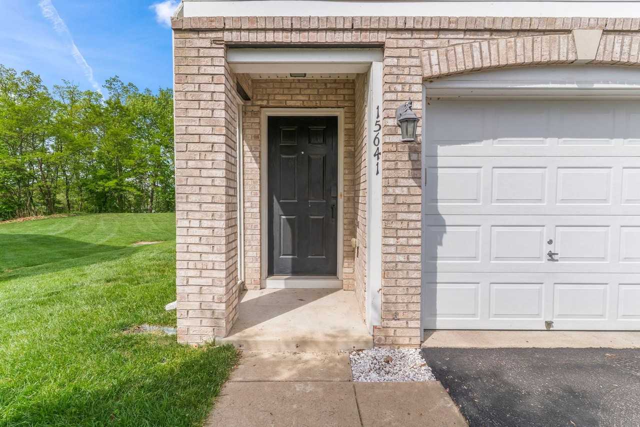 15641 John Diskin Cir - Photo 3 of 29