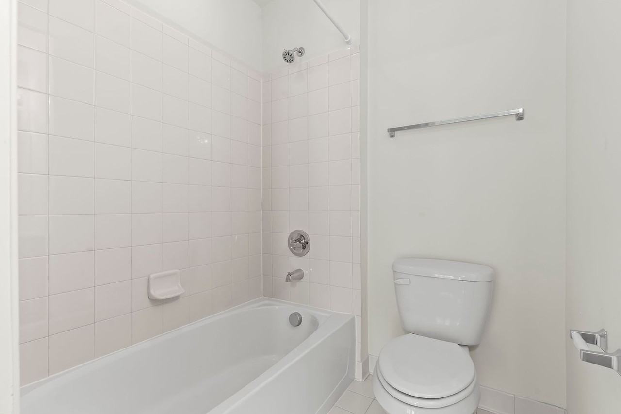 15641 John Diskin Cir - Photo 7 of 29