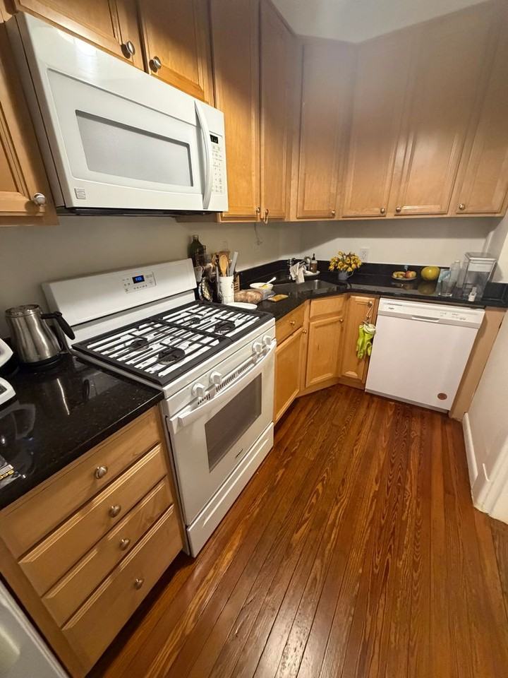 3552 T St Nw - Photo 2 of 3