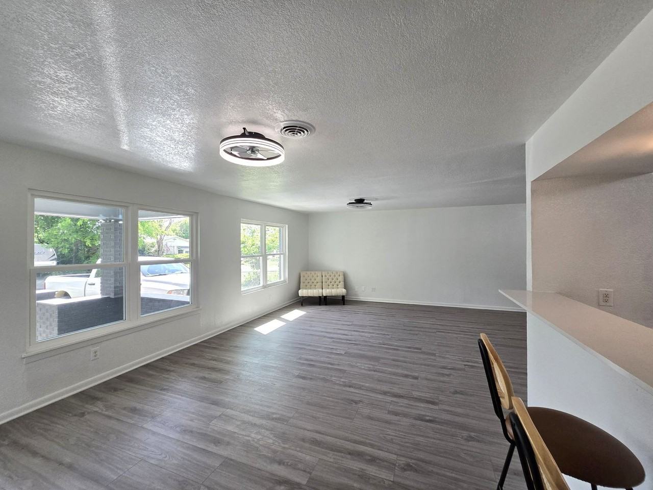 610 W Washington Ave - Photo 2 of 11