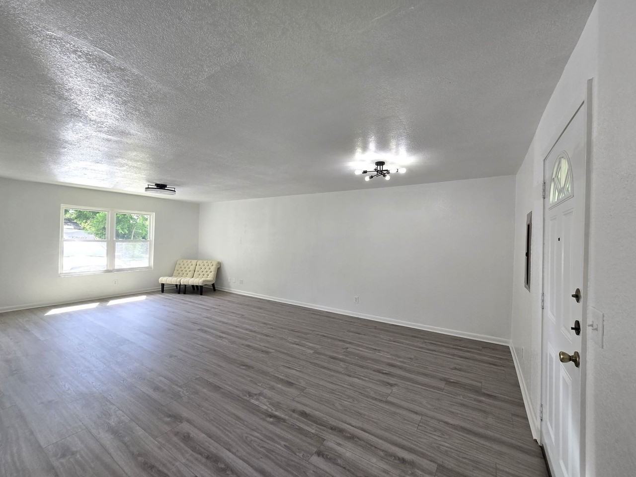 610 W Washington Ave - Photo 3 of 11