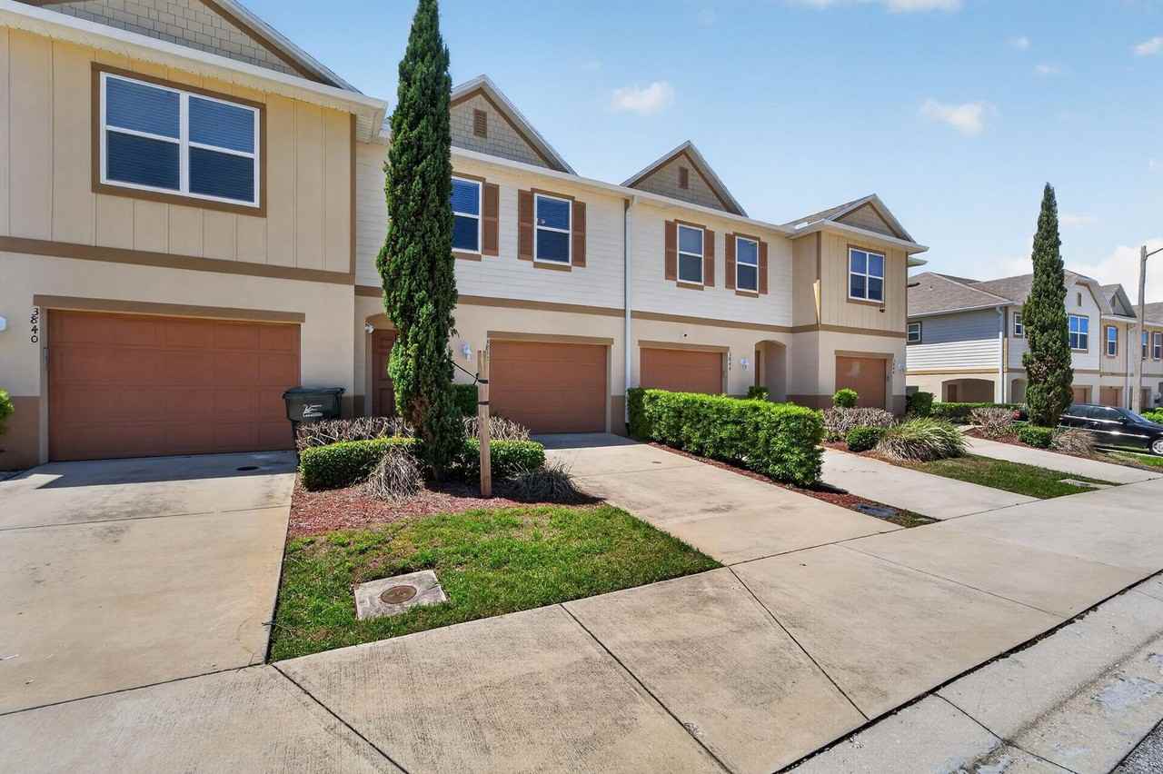 3842 Hampstead Ln - Photo 2 of 50