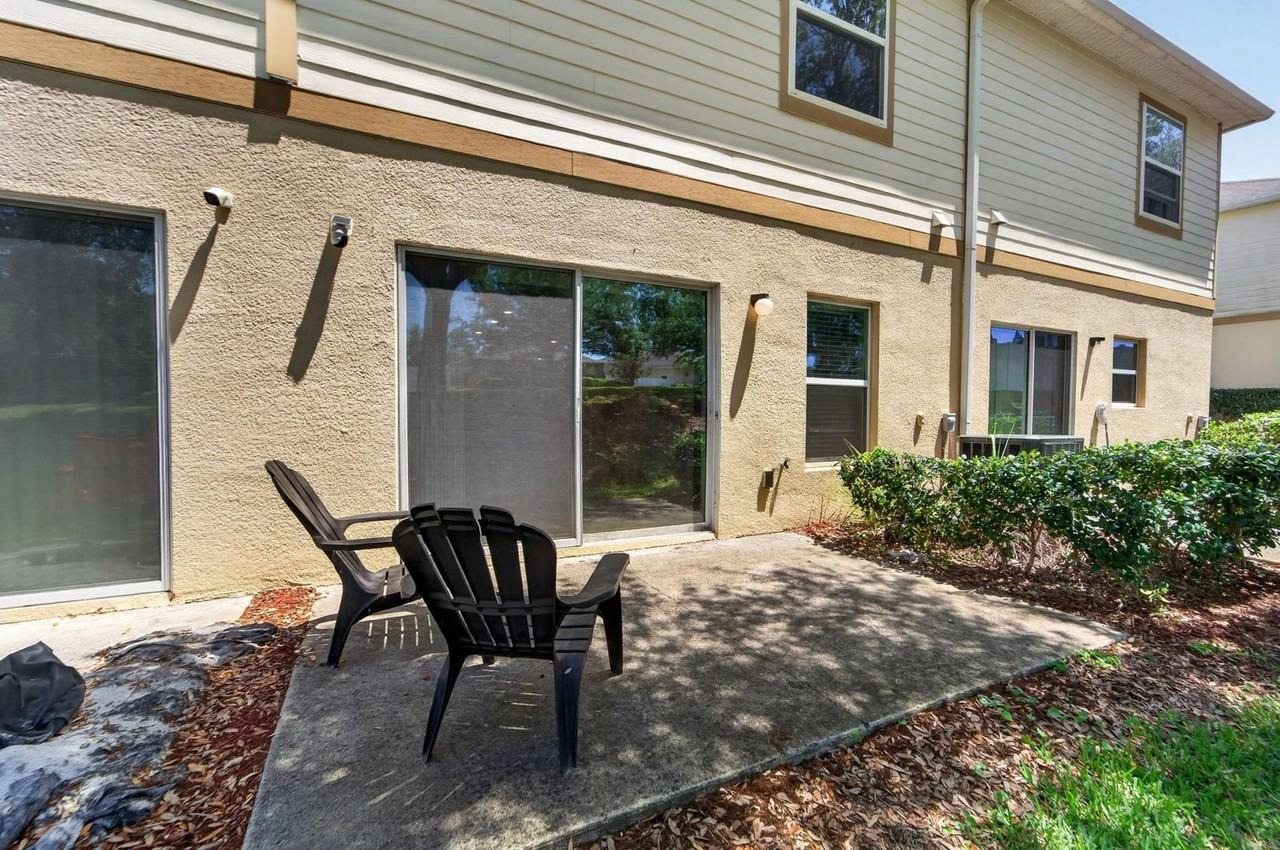 3842 Hampstead Ln - Photo 3 of 50