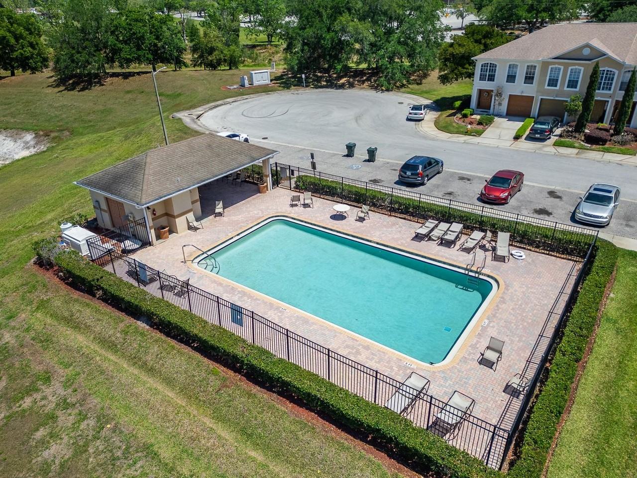 3842 Hampstead Ln - Photo 4 of 50