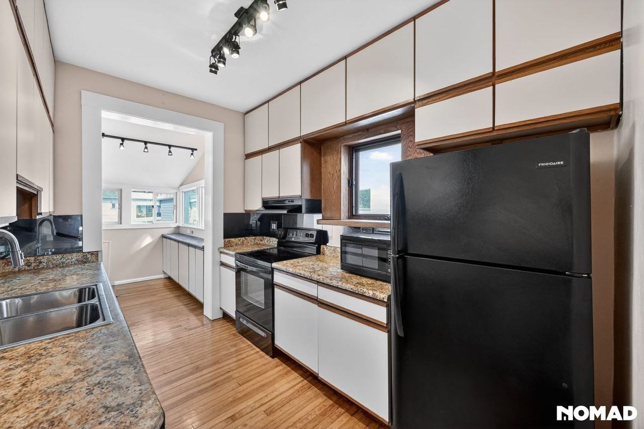 851 S Logan St - Photo 3 of 20