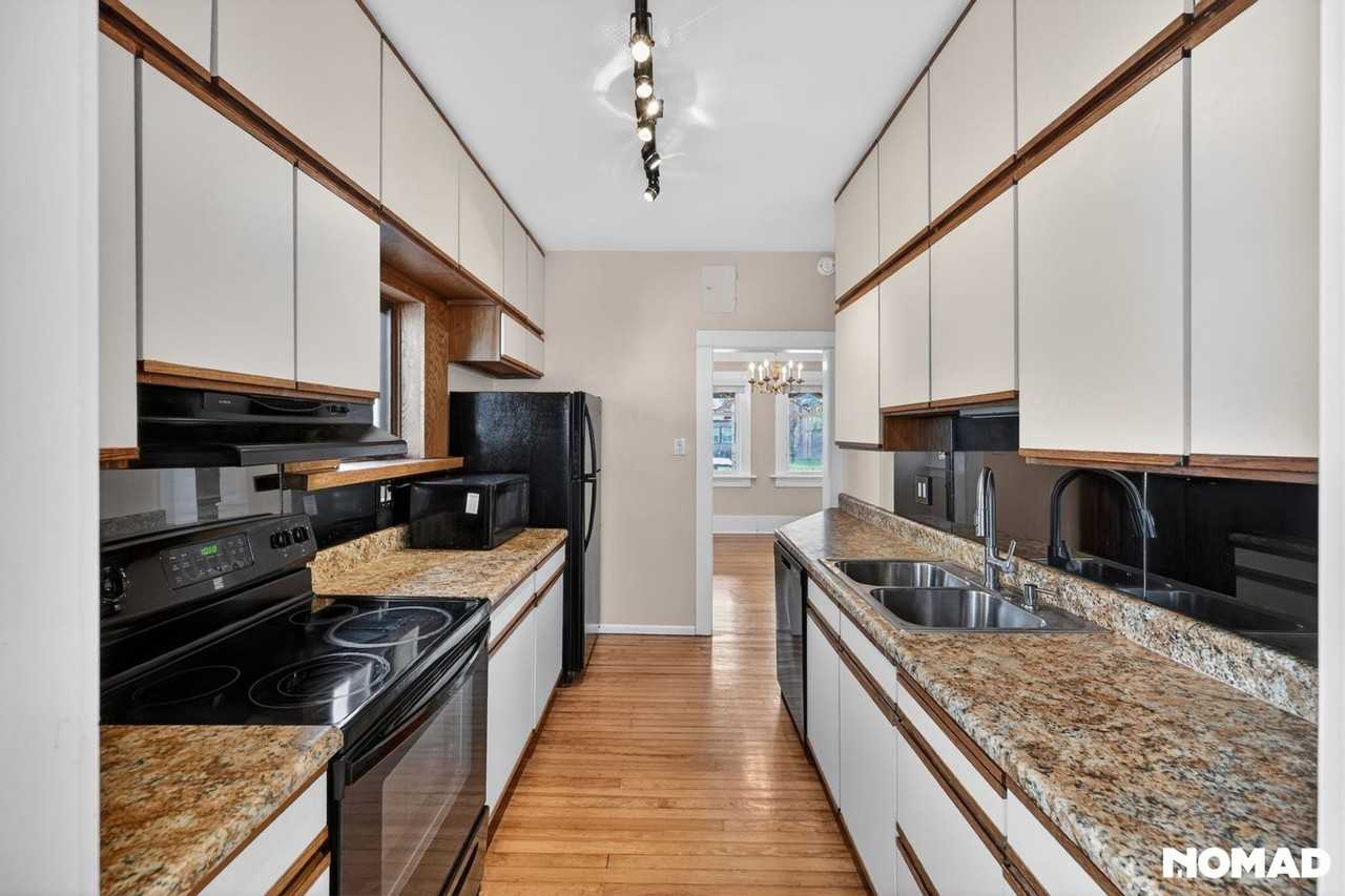 851 S Logan St - Photo 4 of 20