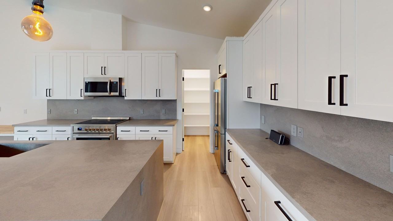 2299 San Miguel Ave - Photo 2 of 16