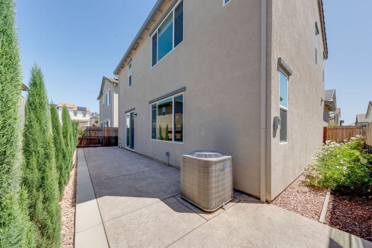 3421 Magnolia Way - Photo 5 of 45