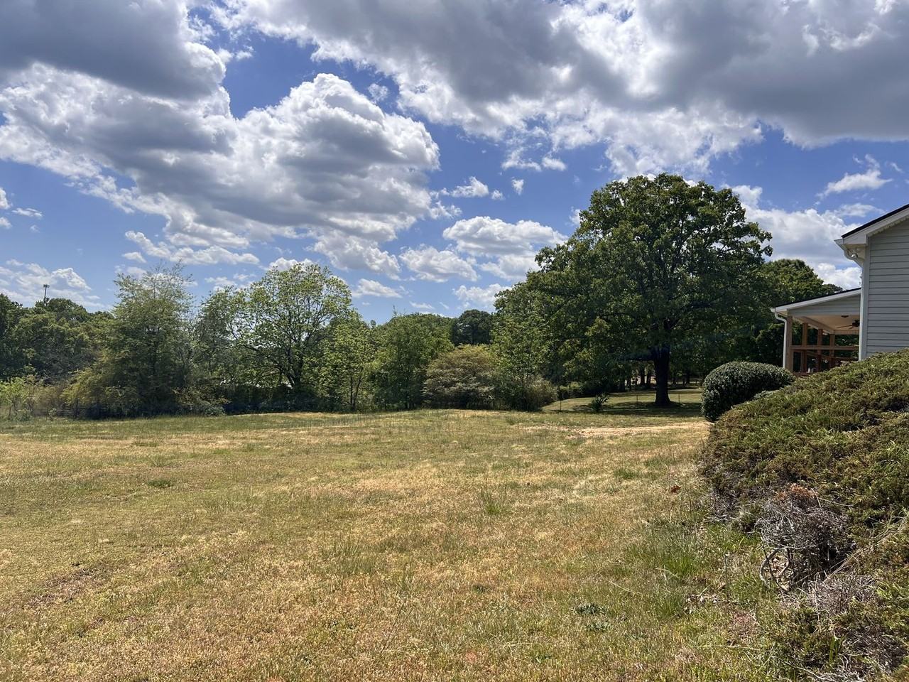 6050 Millwood Rd - Photo 2 of 14