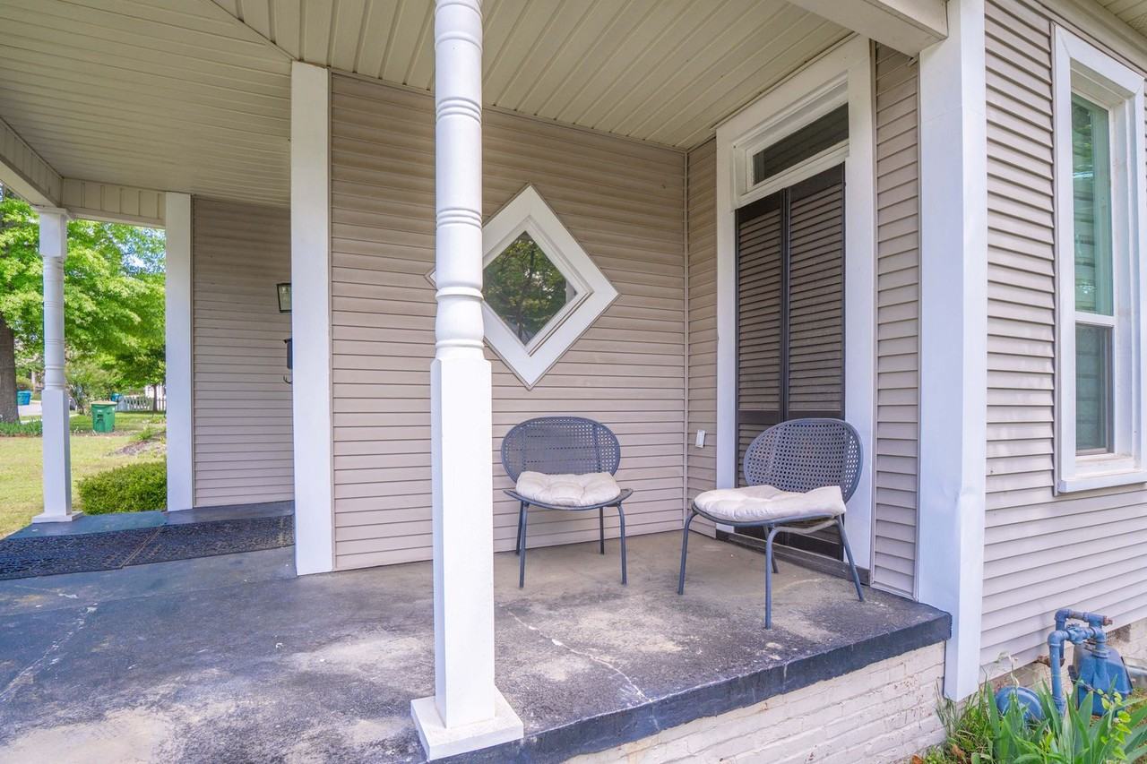 147 Booker St - Photo 5 of 33