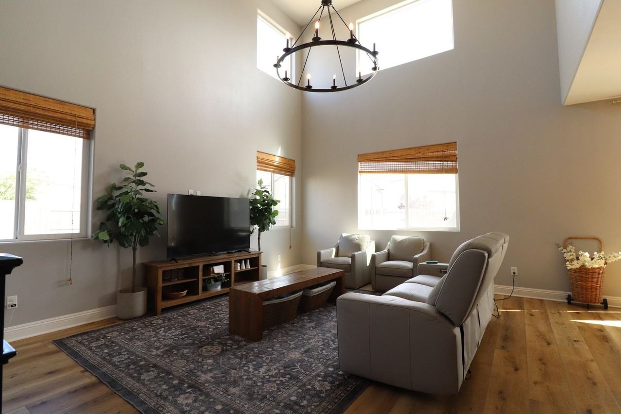 4533 Gusto Ct - Photo 3 of 18