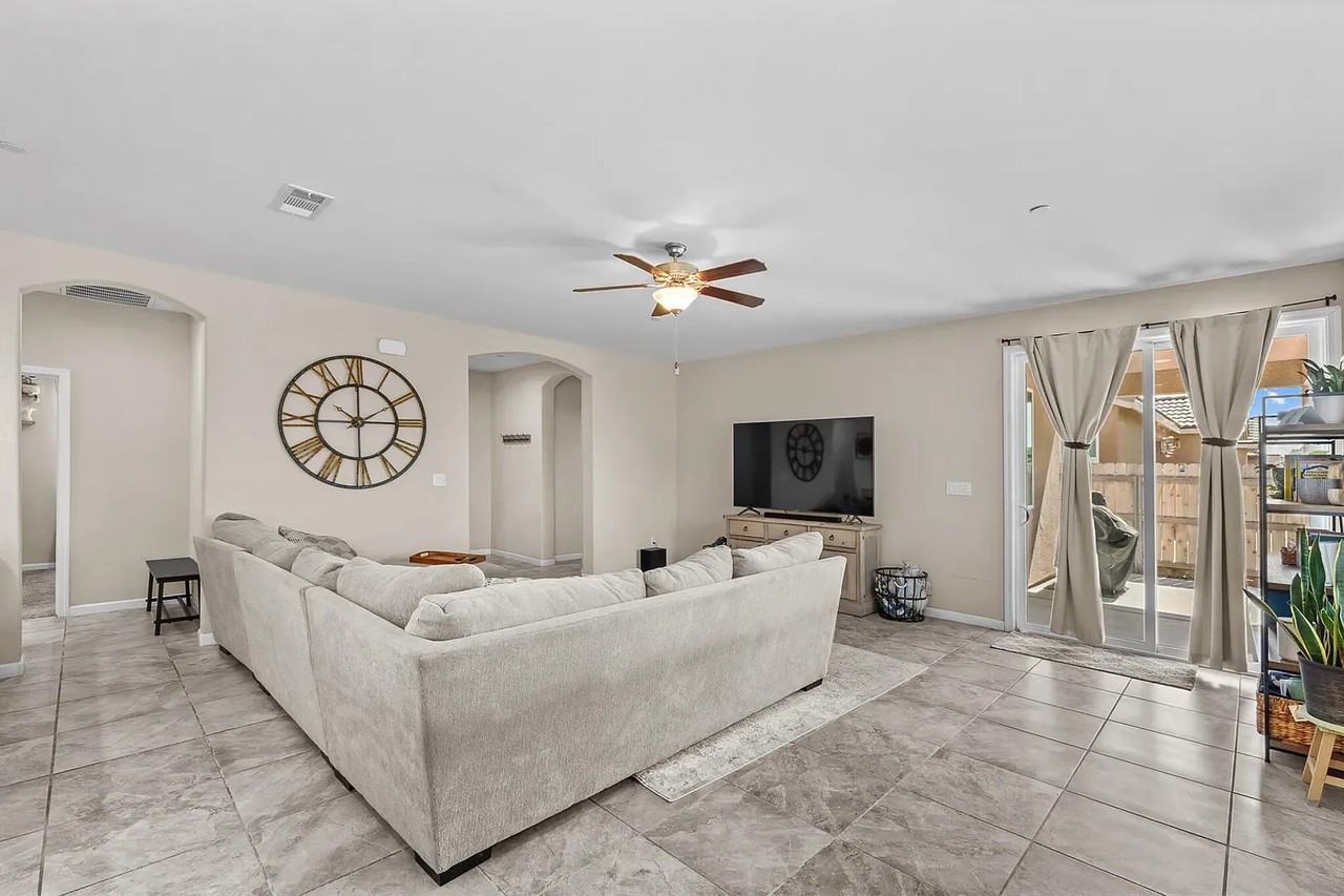 1727 Bristol Ave - Photo 6 of 39