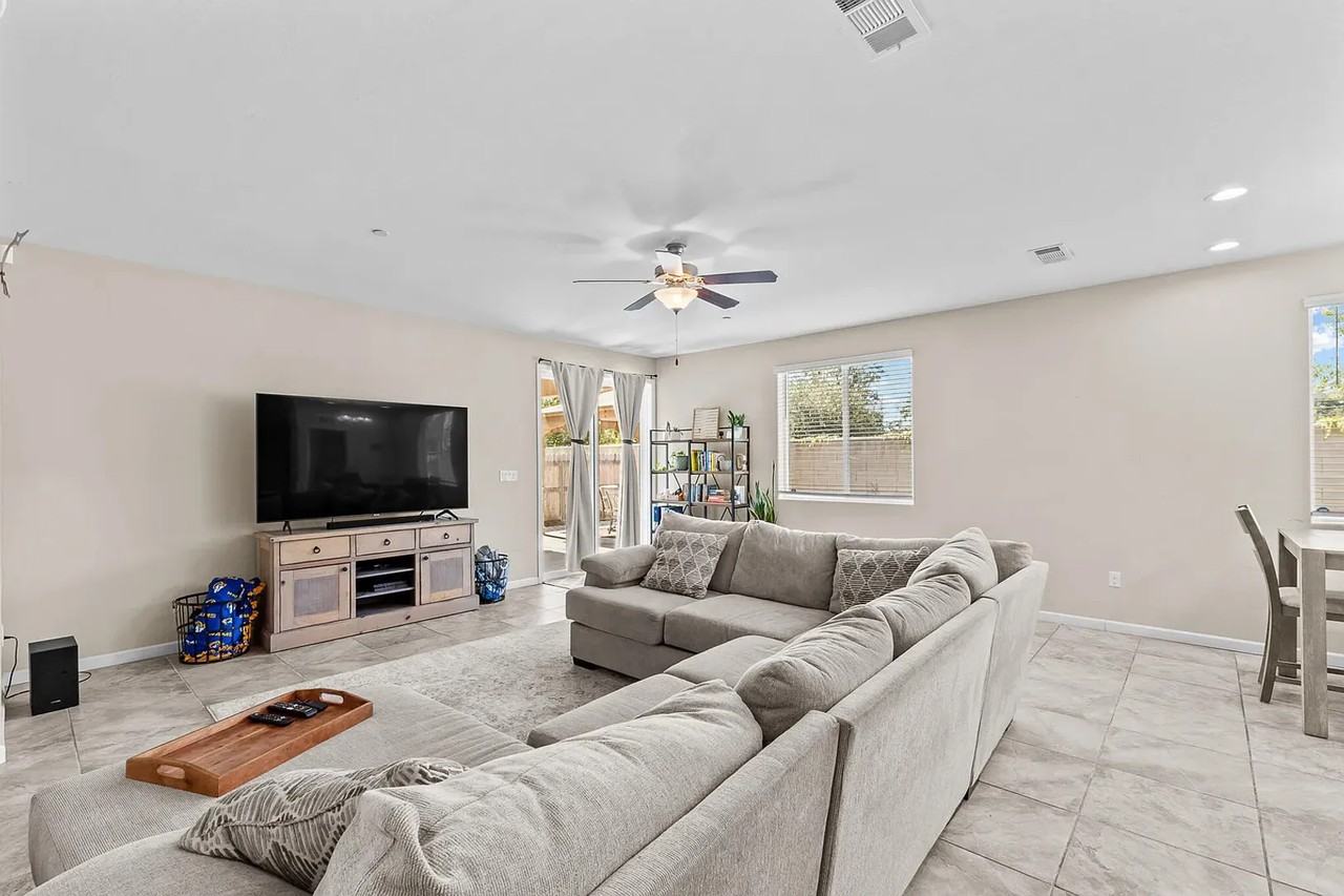 1727 Bristol Ave - Photo 7 of 39