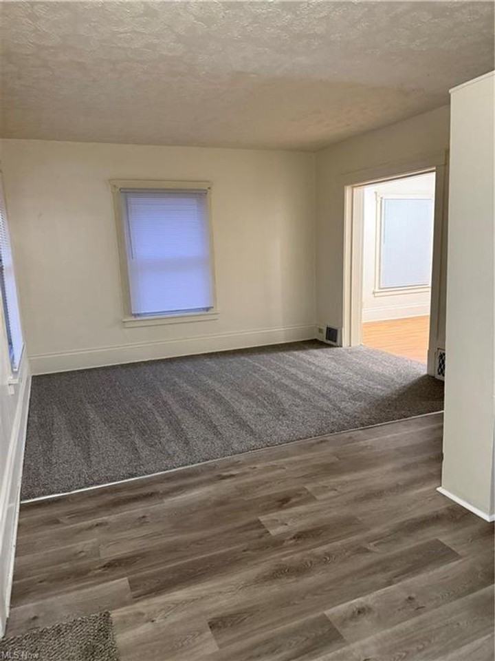 901 Clarendon Ave Sw - Photo 4 of 12