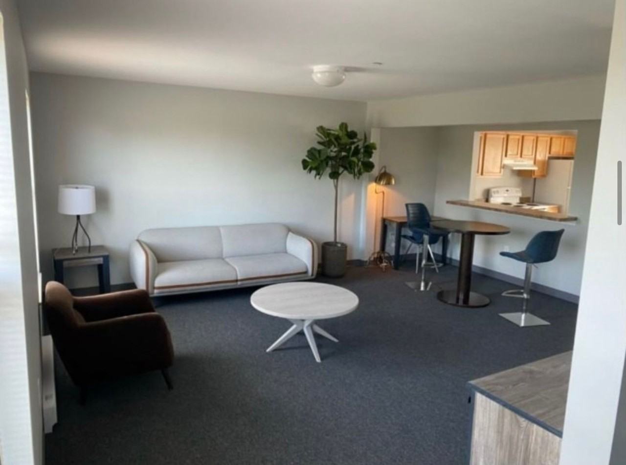 Pine Rock Townhomes  Student Living - Photo 3 of 15