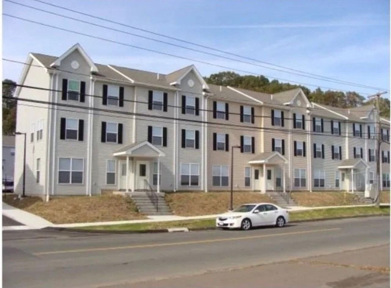 Pine Rock Townhomes  Student Living - Photo 4 of 15